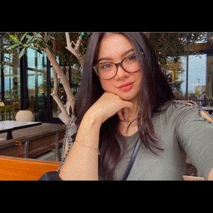 Meet your Posher, Vanessa